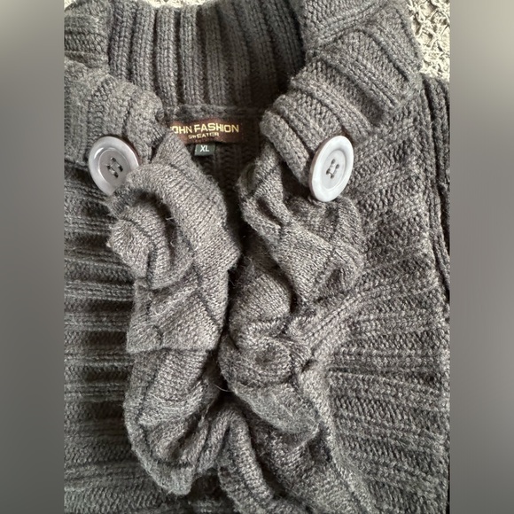 Beautiful grey double breasted warm cable knit wool blend sweater. - Picture 3 of 13